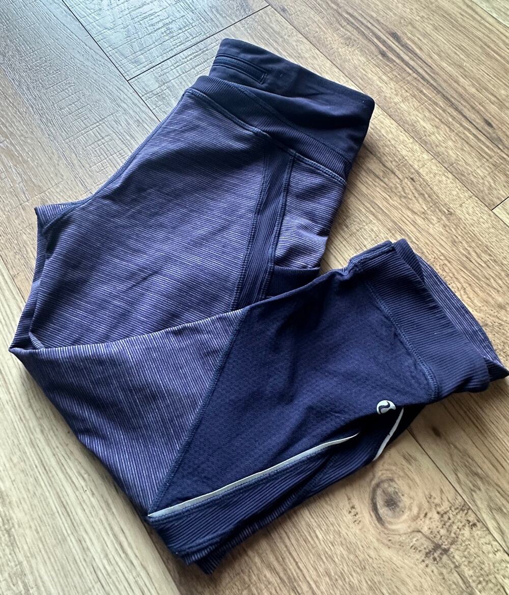 Lululemon Run Chase Me Crop, Wee Are From Space Deep Indigo/ Size: 6